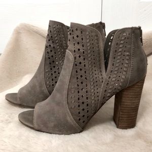 Carlos Women’s Libbie Booties with 4” Covered Heel, Size 8 in Doe
